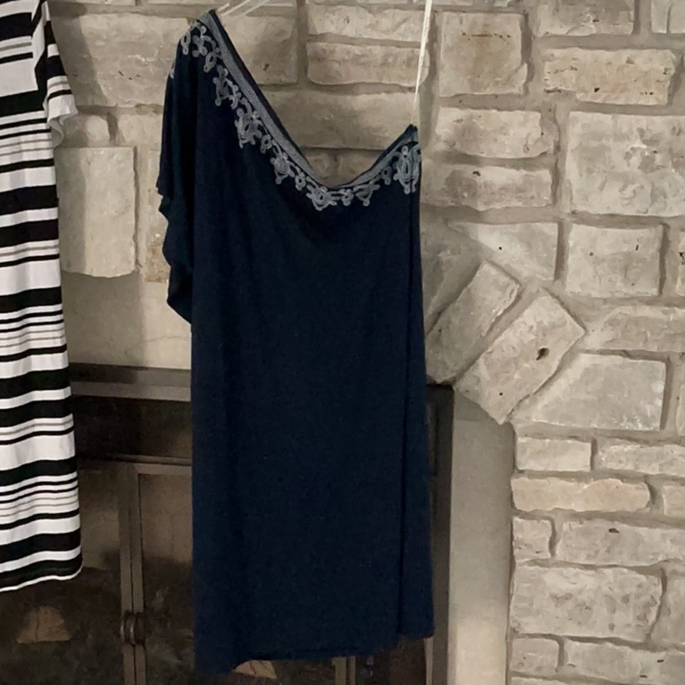Tommy Bahama Dark Blue Garment with Embroidery